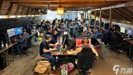 60名玩家齊聚波蘭LAN Party，手工布線重溫《雷神之錘2》經(jīng)典對(duì)戰(zhàn)